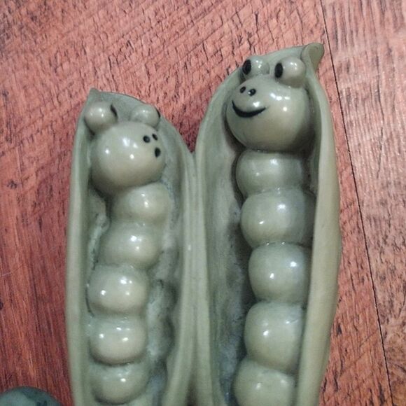 Enesco Home Grown Collection Figure Two Peas in a Pod 2006 Seagull Decor Co. - Picture 5 of 10